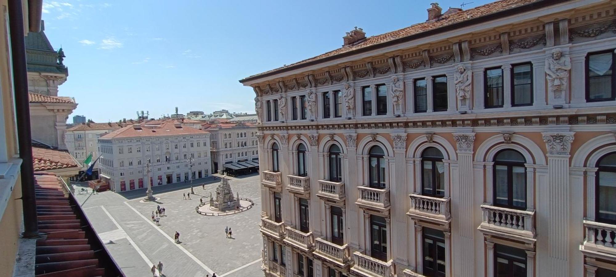 Casa Vacanze Trieste - Vista Piazza Unita Exterior foto