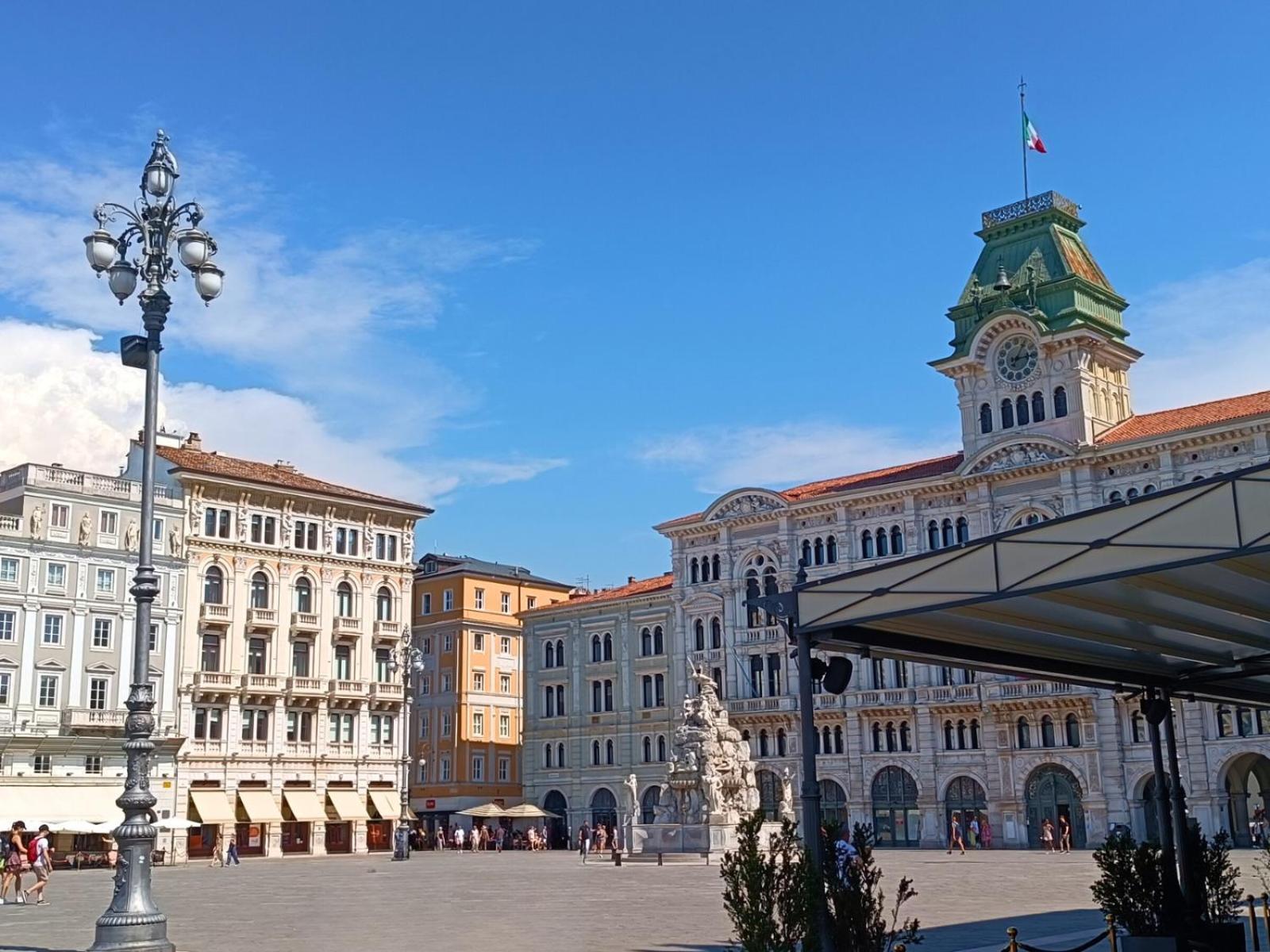 Casa Vacanze Trieste - Vista Piazza Unita Exterior foto