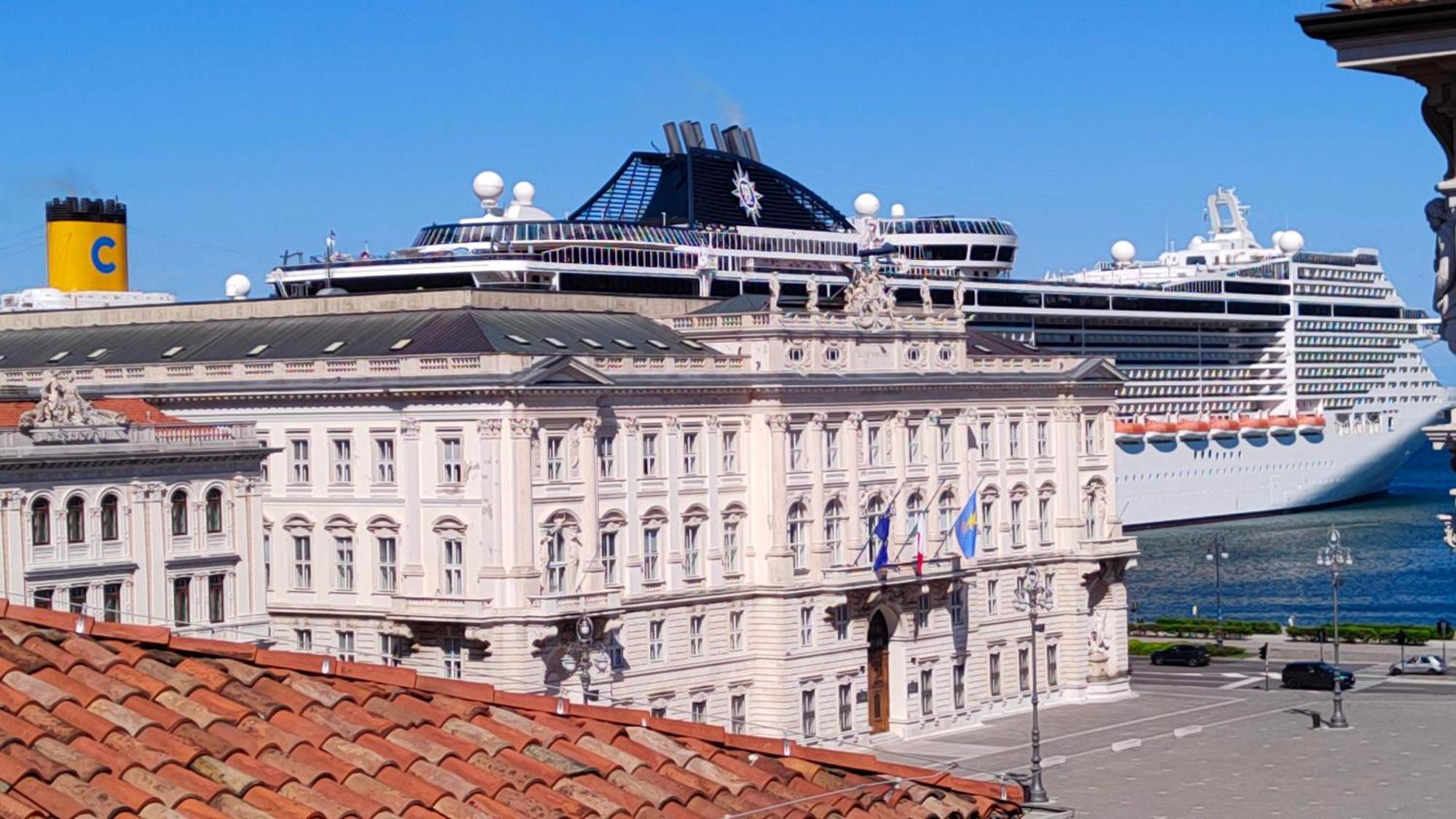 Casa Vacanze Trieste - Vista Piazza Unita Exterior foto